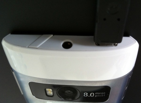 Nokia-X7-00-back